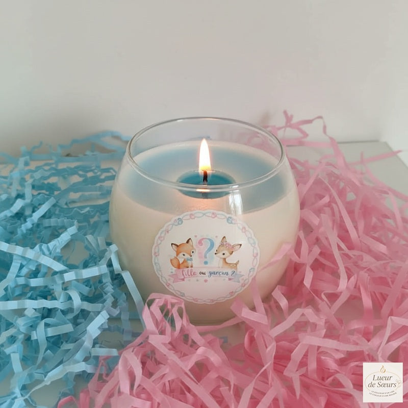 Bougie artisanale de révélation de genre avec illustration renard et faon pour Gender Reveal Party.