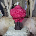 Bougie artisanale en forme de bouquet de roses liées, avec tiges vertes et roses de couleur personnalisable, sculpture fine en cire naturelle.