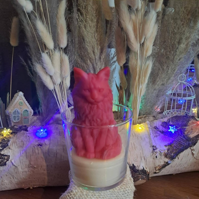 Bougie artisanale en forme de chat assis, design épuré et élégant, en pot, idéale pour une décoration d'intérieur apaisante