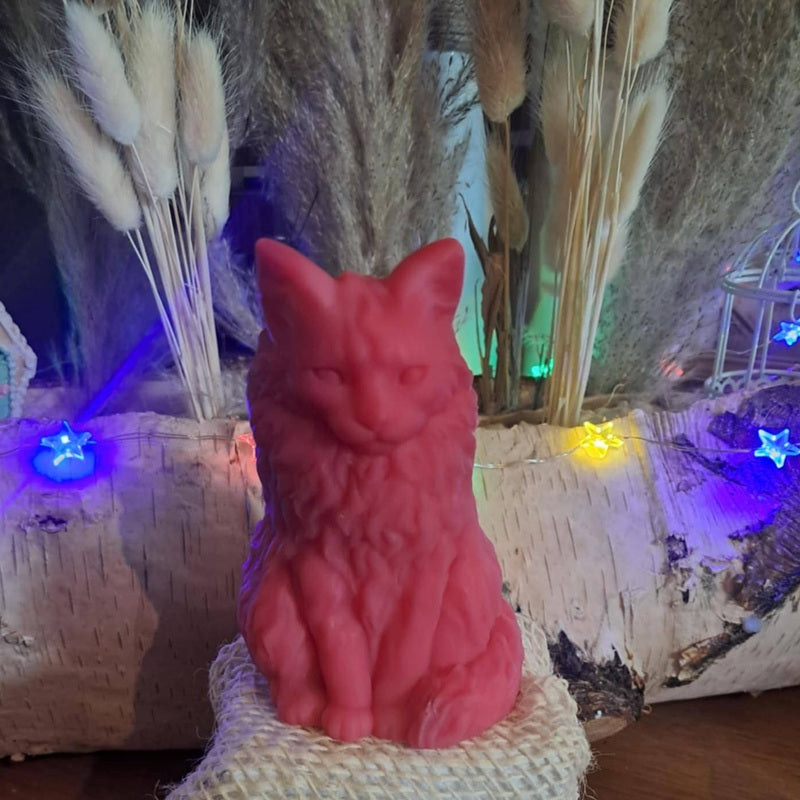 Bougie artisanale en forme de chat assis, design épuré et élégant, disponible en formats 173g et 265g, idéale pour une décoration d'intérieur apaisante