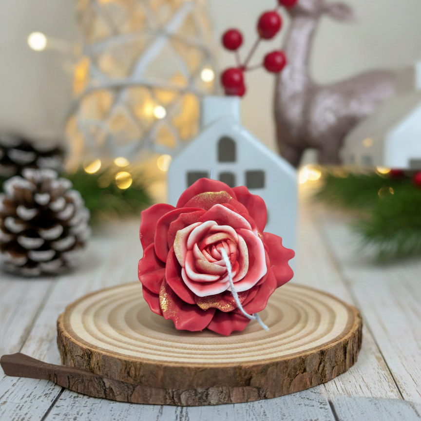 Bougie artisanale en forme de rose rouge aux pétales détaillés, faite main. Une décoration florale élégante et romantique pour un cadeau plein de tendresse.