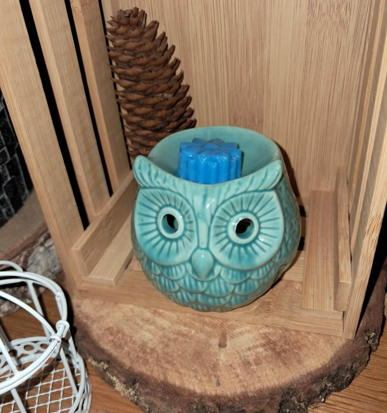 Brûle-parfum en forme de chouette cyan pour fondants parfumés et huiles essentielles, accessoire de décoration zen et cocooning.
