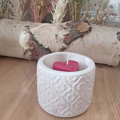 Pot haut artisanal en résine acrylique avec motifs fins en relief, texture sculptée sur toute la surface, idéal pour pinceaux de maquillage ou bougie coulée.